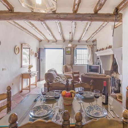 Cozy Home In Zahara De La Sierra With Kitchen Екстер'єр фото
