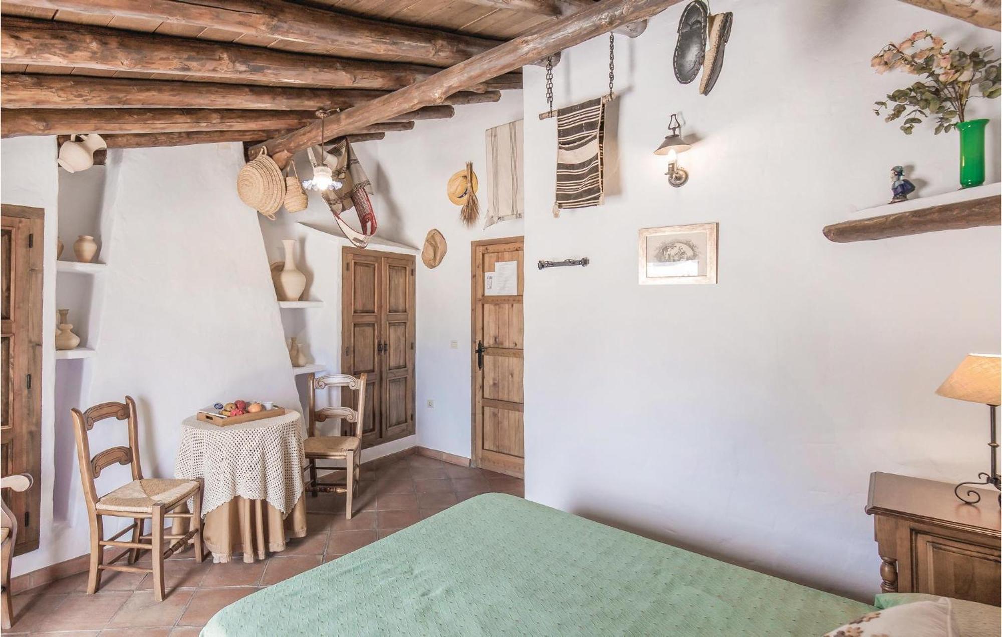 Cozy Home In Zahara De La Sierra With Kitchen Екстер'єр фото