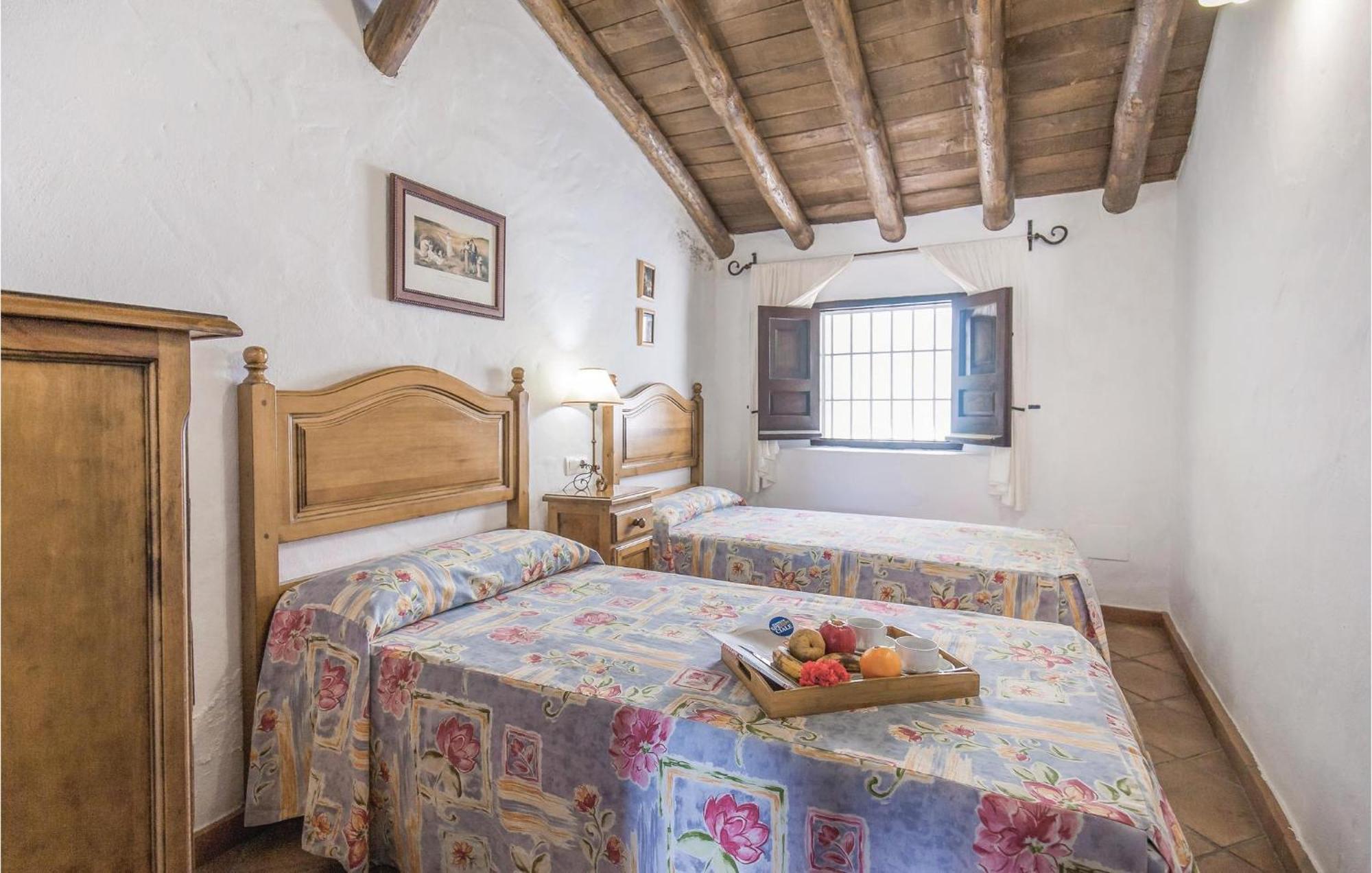Cozy Home In Zahara De La Sierra With Kitchen Екстер'єр фото