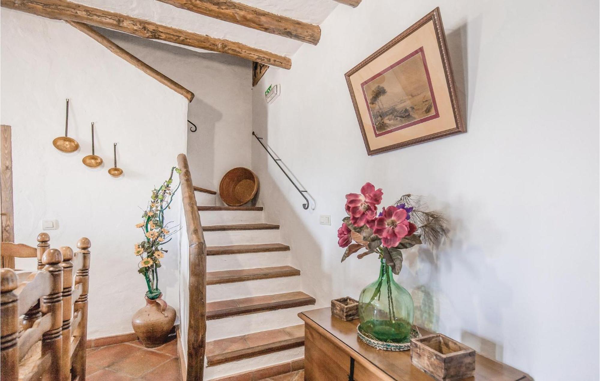 Cozy Home In Zahara De La Sierra With Kitchen Екстер'єр фото