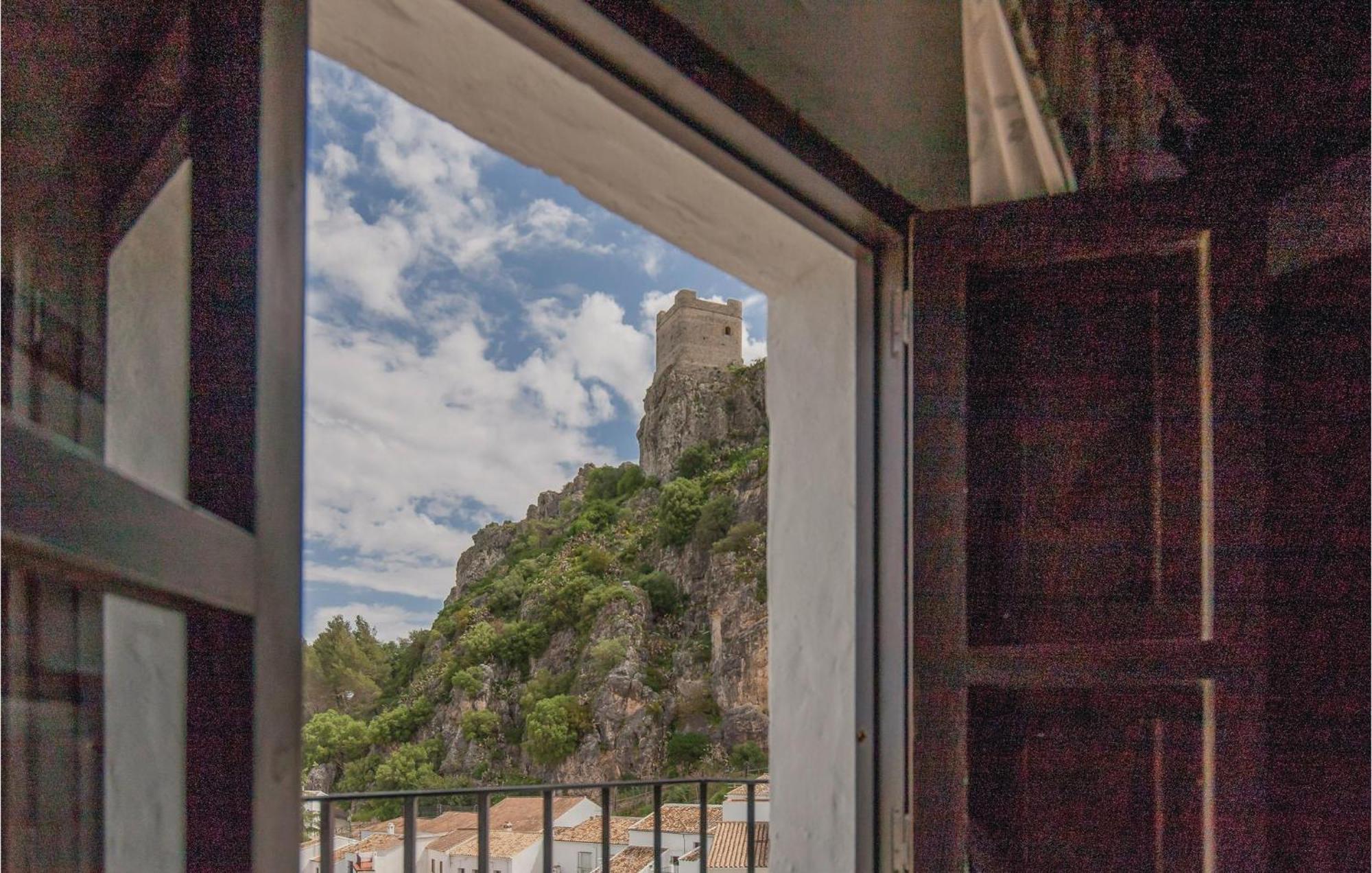 Cozy Home In Zahara De La Sierra With Kitchen Екстер'єр фото