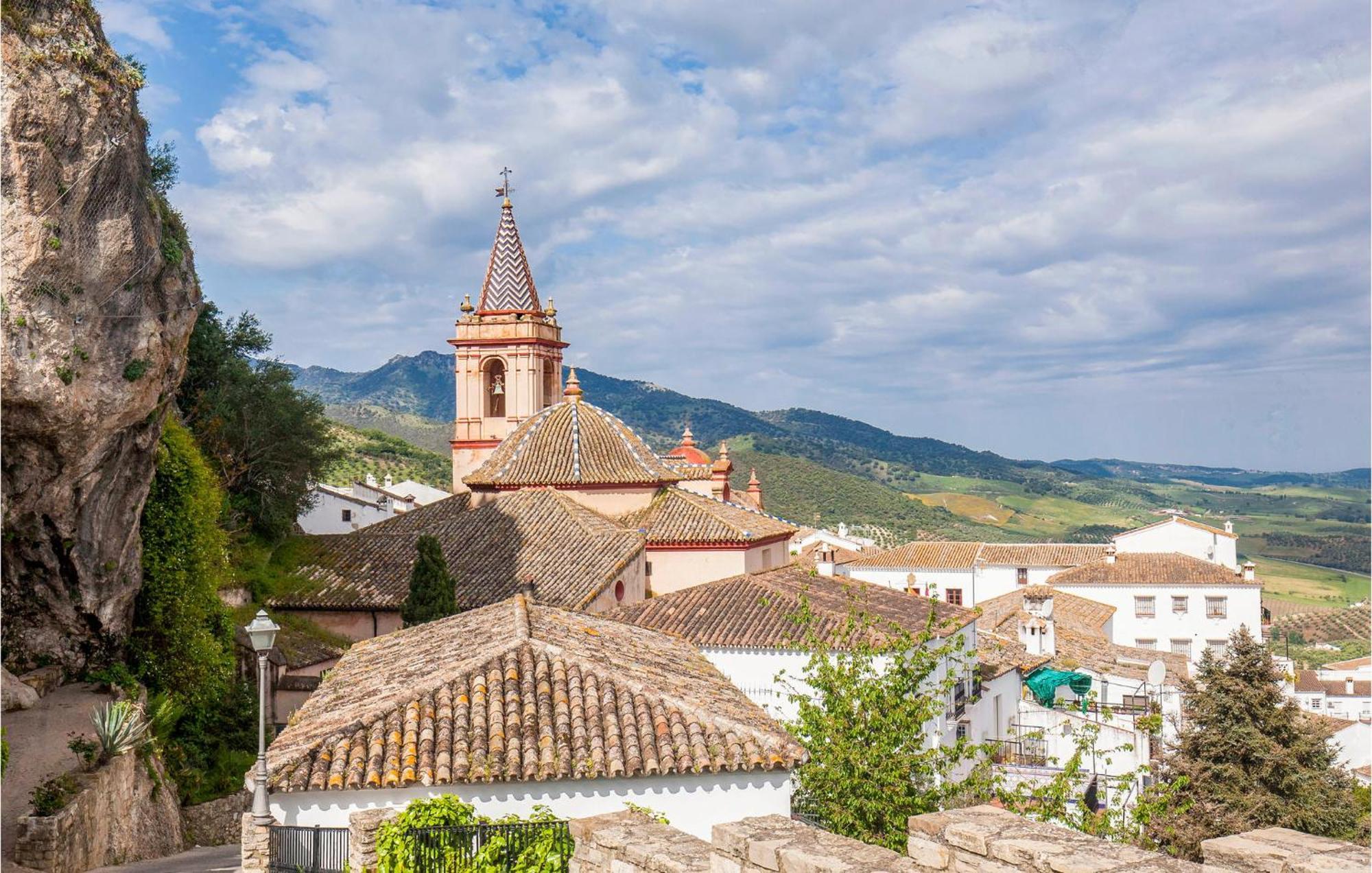 Cozy Home In Zahara De La Sierra With Kitchen Екстер'єр фото